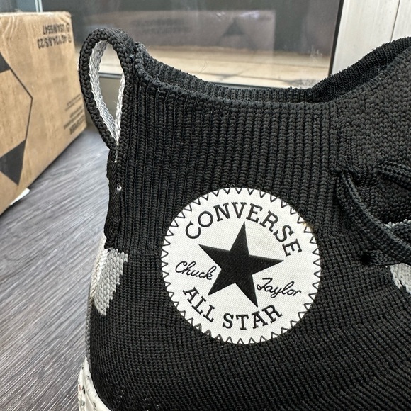 Knit Converse, Women’s size 8 - Picture 7 of 7